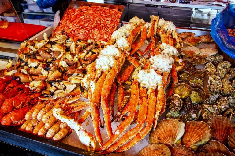 how-to-eat-crab-legs-like-a-pro-angry-crab-shack